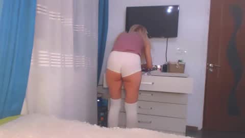 Snapshot of anysadoll chatting on January 11, 2025, 1:59 am An online show from January 11, 2025, 1:59 am