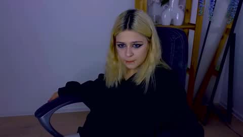 ApheliaStar online show from October 31, 2025, 3:57 pm