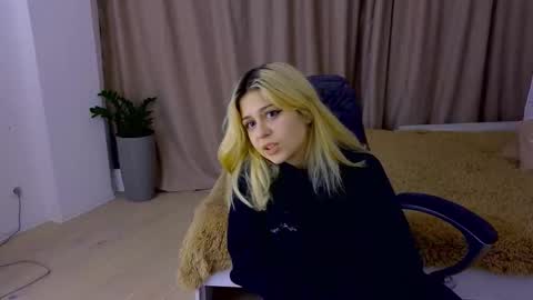 ApheliaStar online show from November 28, 2025, 3:04 pm