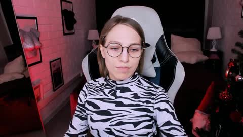 Snapshot of aphexqueen chatting on December 6, 2024, 1:44 pm APHEX QUEEN online show from December 6, 2024, 1:44 pm