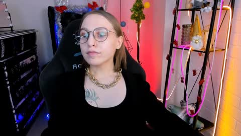 Snapshot of aphexqueen chatting on December 14, 2024, 1:49 pm APHEX QUEEN online show from December 14, 2024, 1:49 pm