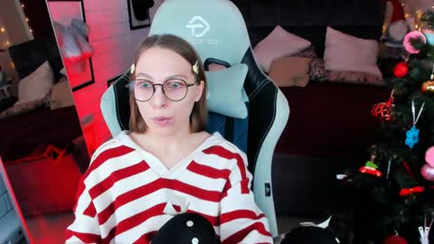 Snapshot of aphexqueen chatting on December 17, 2024, 4:32 pm APHEX QUEEN online show from December 17, 2024, 4:32 pm