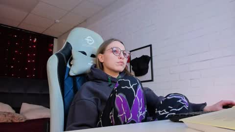 Snapshot of aphexqueen chatting on February 10, 2025, 8:21 pm APHEX QUEEN online show from February 10, 2025, 8:21 pm