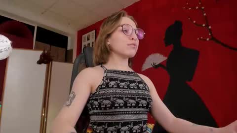 Snapshot of aphexqueen chatting on February 18, 2025, 12:17 pm APHEX QUEEN online show from February 18, 2025, 12:17 pm