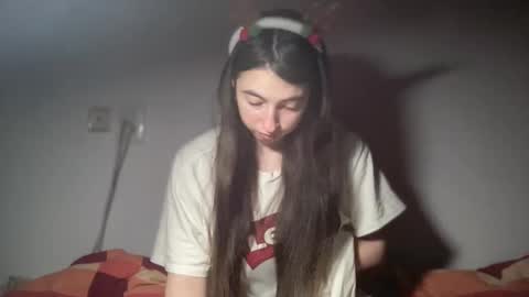 Snapshot of aphr0dite22 chatting on January 14, 2026, 4:34 pm aphr0dite22 online show from January 14, 2026, 4:34 pm