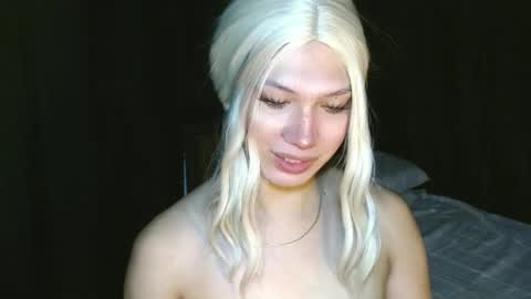 Snapshot of aphr0dite_x chatting on December 25, 2024, 1:31 am Roman Goddess online show from December 25, 2024, 1:31 am