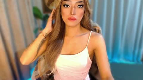 Snapshot of aphrodite_may chatting on August 6, 2026, 8:00 pm kathryn online show from August 6, 2026, 8:00 pm