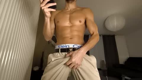 apollonfitx_69 online show from January 28, 2025, 6:49 pm