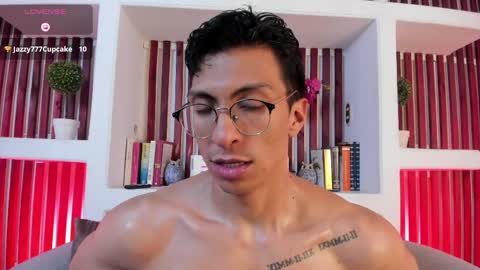 apolo_crus online show from April 30, 2026, 4:41 am
