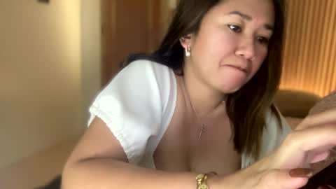 Snapshot of apple_pie_love chatting on December 27, 2024, 6:20 pm Anika online show from December 27, 2024, 6:20 pm