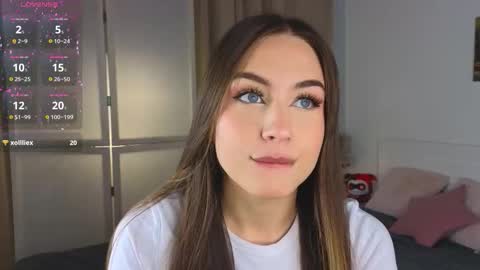 Snapshot of appleeepie chatting on October 5, 2025, 9:29 am Vicki online show from October 5, 2025, 9:29 am