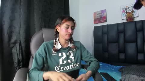 Snapshot of applehot_lr chatting on December 16, 2025, 1:05 pm sofi y kevin online show from December 16, 2025, 1:05 pm