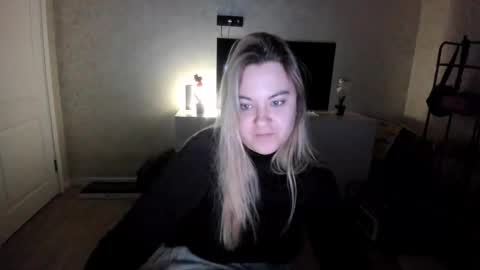 appleyummybuns online show from November 11, 2025, 4:12 am