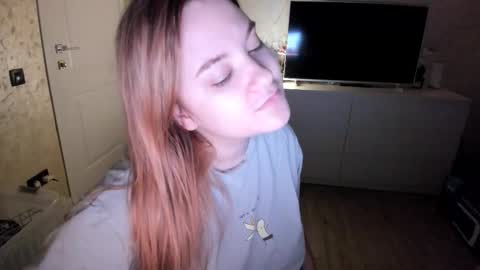 appleyummybuns online show from December 2, 2025, 3:56 am