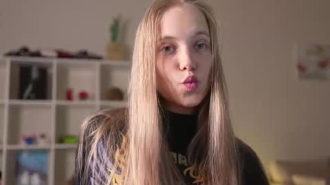  REYNA  my friend   online show from November 21, 2025, 4:16 pm