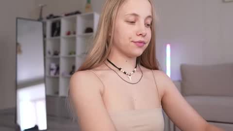 Snapshot of appr0ved_ chatting on February 24, 2026, 7:28 am REYNA next stream is 11h of Feb online show from February 24, 2026, 7:28 am