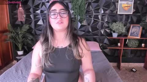 apprilfoxx online show from October 1, 2025, 3:07 pm