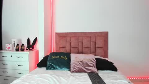 april collinsxx online show from February 19, 2026, 9:00 pm