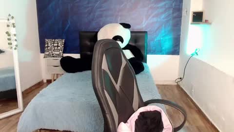 Snapshot of april_dumont chatting on December 14, 2024, 7:03 pm April online show from December 14, 2024, 7:03 pm