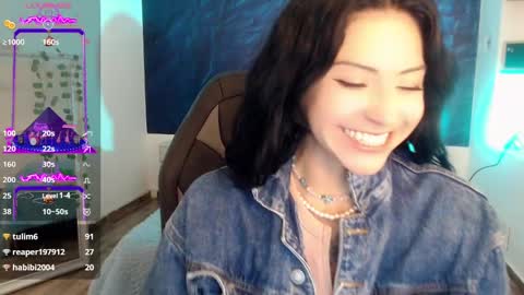 Snapshot of april_dumont chatting on December 21, 2024, 4:25 pm April online show from December 21, 2024, 4:25 pm