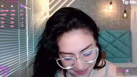 Snapshot of april_dumont chatting on March 7, 2025, 12:23 pm April online show from March 7, 2025, 12:23 pm
