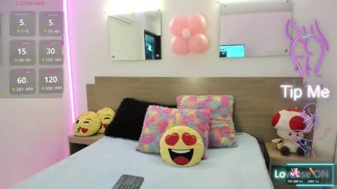 Snapshot of april_dumont chatting on September 10, 2025, 11:32 am April online show from September 10, 2025, 11:32 am