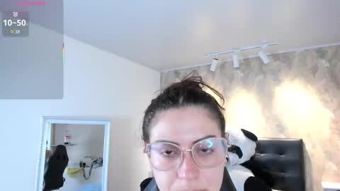 Snapshot of april_dumont chatting on October 5, 2025, 4:33 am April online show from October 5, 2025, 4:33 am