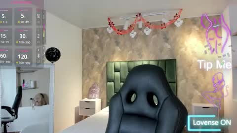 Snapshot of april_dumont chatting on October 23, 2025, 1:32 pm April online show from October 23, 2025, 1:32 pm