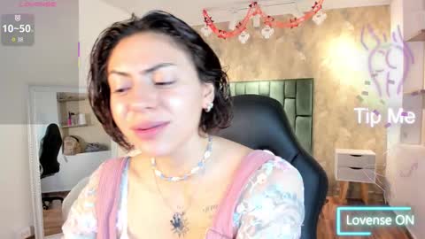 Snapshot of april_dumont chatting on October 24, 2025, 12:34 pm April online show from October 24, 2025, 12:34 pm