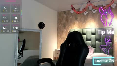 Snapshot of april_dumont chatting on October 28, 2025, 11:25 am April online show from October 28, 2025, 11:25 am