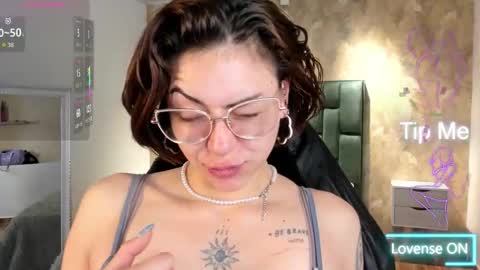 Snapshot of april_dumont chatting on November 5, 2025, 11:54 am April online show from November 5, 2025, 11:54 am