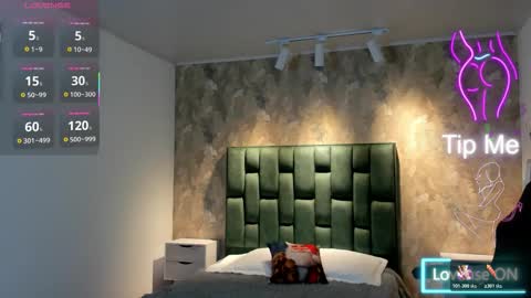 Snapshot of april_dumont chatting on November 13, 2025, 12:15 pm April online show from November 13, 2025, 12:15 pm