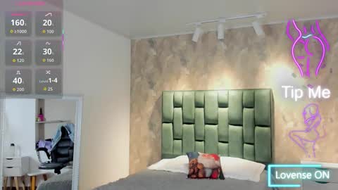 Snapshot of april_dumont chatting on November 14, 2025, 11:53 am April online show from November 14, 2025, 11:53 am