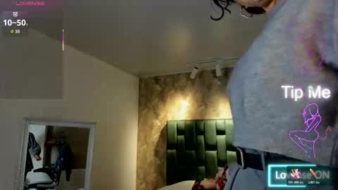 Snapshot of april_dumont chatting on December 4, 2025, 11:52 am April online show from December 4, 2025, 11:52 am