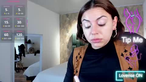 Snapshot of april_dumont chatting on December 5, 2025, 2:47 pm April online show from December 5, 2025, 2:47 pm