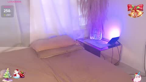 Snapshot of aprill7 chatting on December 22, 2025, 2:14 pm online show from December 22, 2025, 2:14 pm