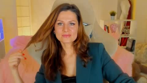 aprill_o_nill online show from February 4, 2025, 1:48 pm