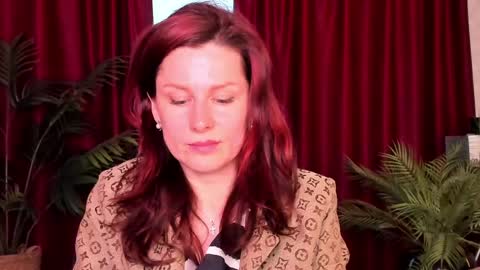 aprill_o_nill online show from May 6, 2026, 4:12 pm