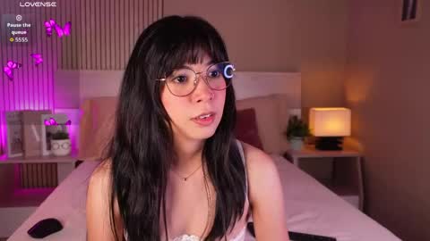 Snapshot of aprilqueenie chatting on May 17, 2026, 7:43 pm aprilqueenie online show from May 17, 2026, 7:43 pm