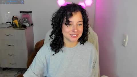 aqua emilly online show from November 27, 2025, 11:51 pm