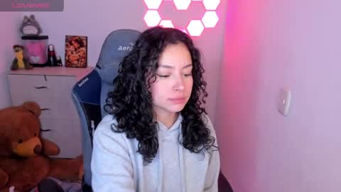 aqua emilly online show from April 20, 2026, 11:28 pm