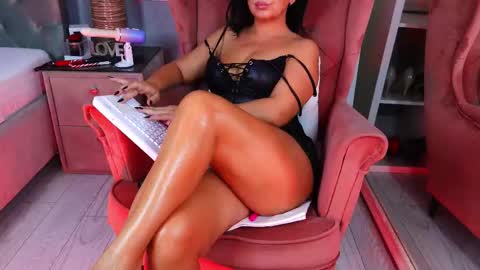 AQueenMonica online show from November 17, 2025, 7:36 am