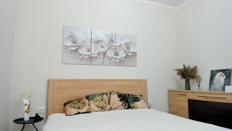 Lina online show from September 27, 2025, 9:03 am