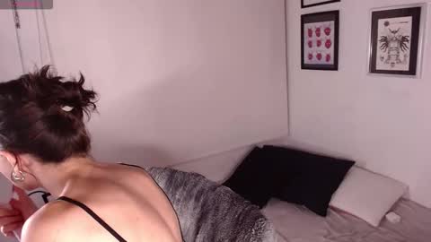 Snapshot of arabella_stone chatting on December 14, 2025, 12:05 am Arabella online show from December 14, 2025, 12:05 am