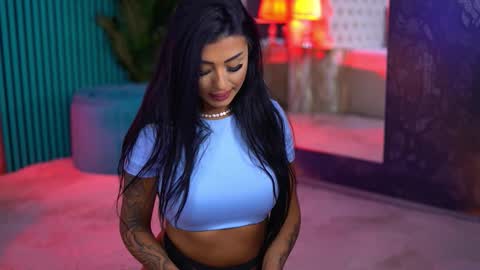 arabellaposh online show from October 23, 2025, 5:29 am