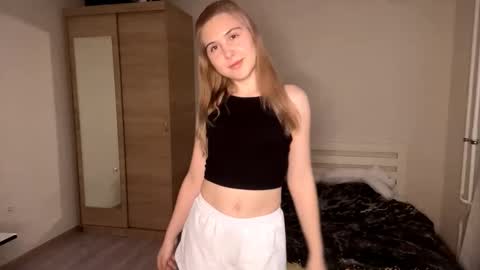 Emi online show from November 9, 2025, 1:31 pm