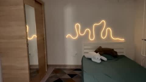 Emi online show from February 12, 2026, 4:57 pm