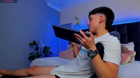 Snapshot of ares_di_martin chatting on December 5, 2025, 3:20 pm Ares online show from December 5, 2025, 3:20 pm