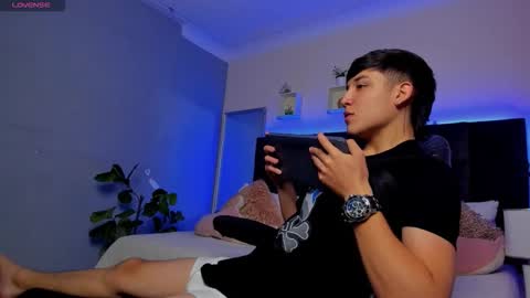 Snapshot of ares_di_martin chatting on December 13, 2025, 7:53 pm Ares online show from December 13, 2025, 7:53 pm