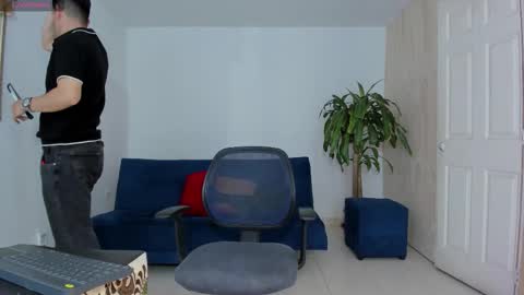 Snapshot of ares_johnsonn chatting on October 22, 2025, 1:44 pm Ares online show from October 22, 2025, 1:44 pm